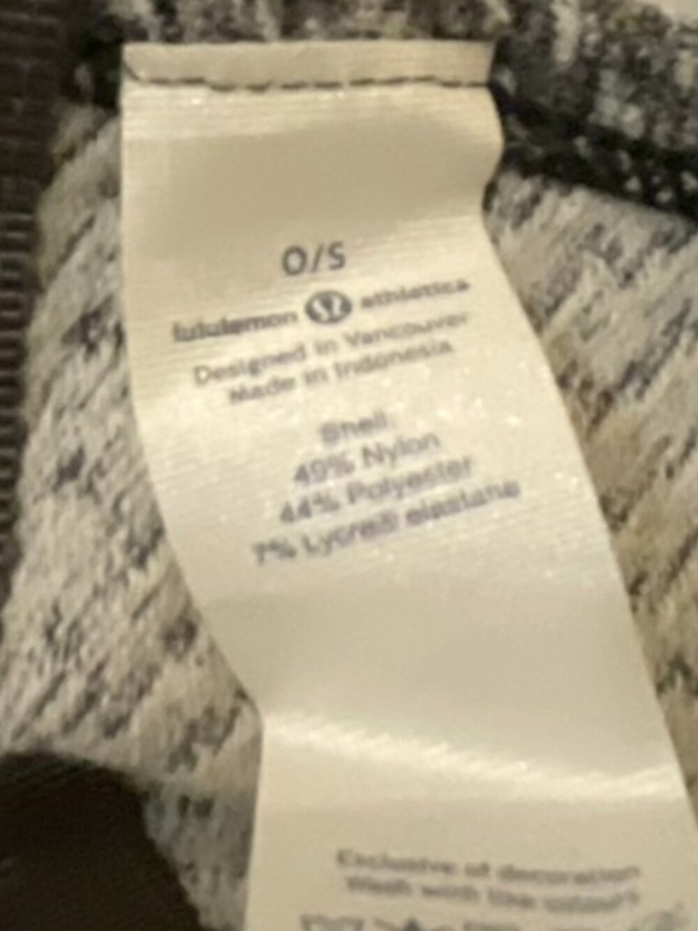 Lululemon Women’s Gray Textured Wrap Scarf w/Snap Closure, Modern Minimal, New - Picture 6 of 7